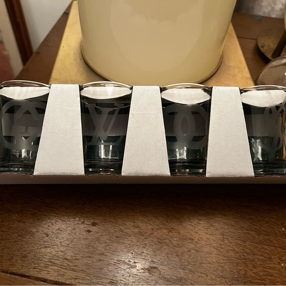 🌹Set of 4 Luxury Designer Etched Shot Glasses - Picture 3 of 7